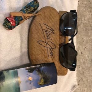 Maui Jim’s Men’s Sunglasses black frame Coral